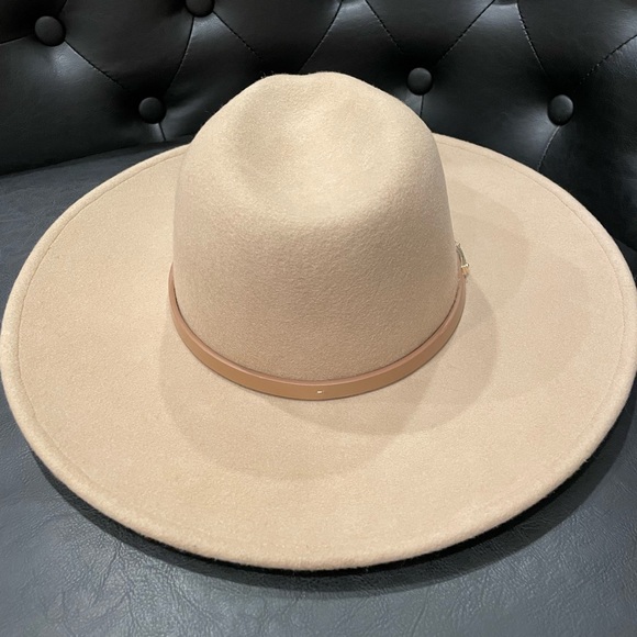 Michael Kors camel color felted wool fedora. - Picture 4 of 5